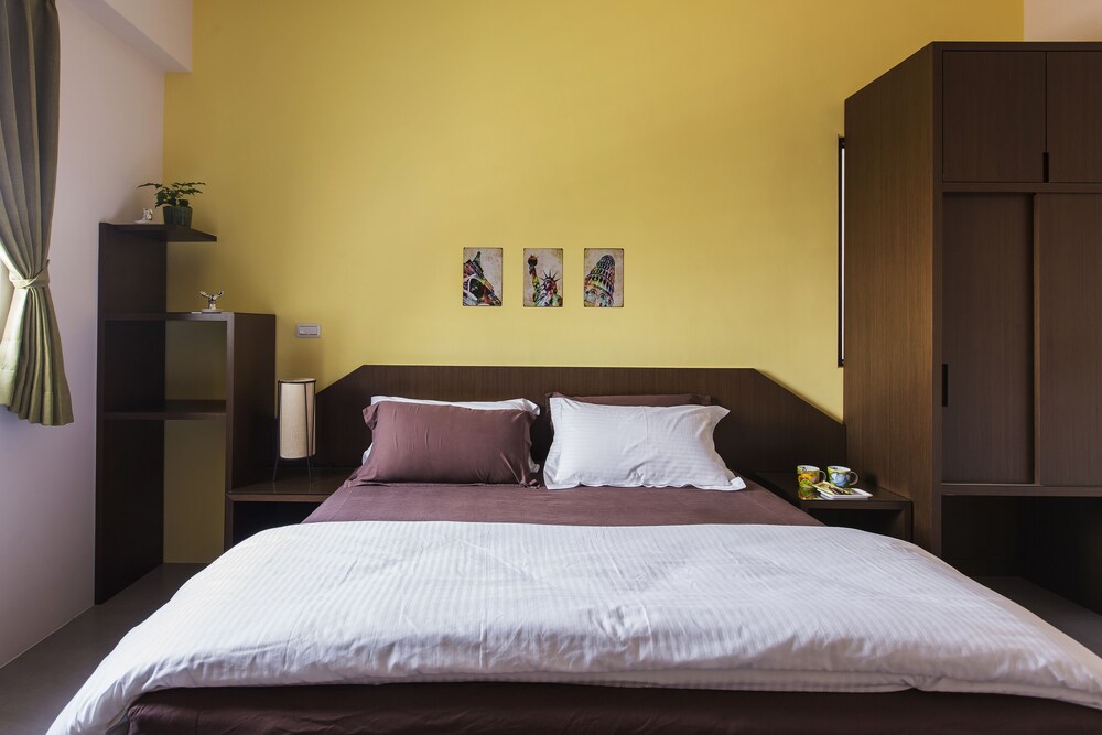 BASIC, QUEEN BED