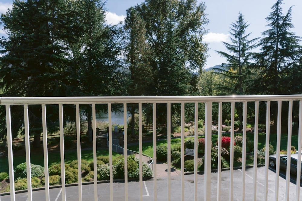 Riverfront Inn Roseburg 7/72