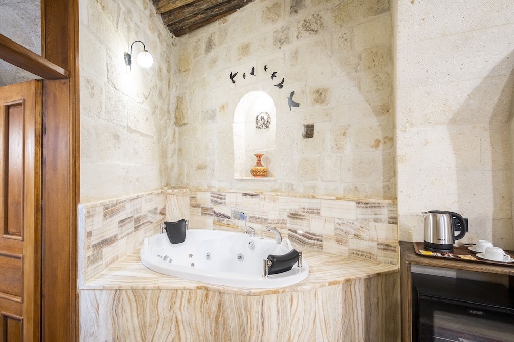 Uzay Cave Suites 46/50
