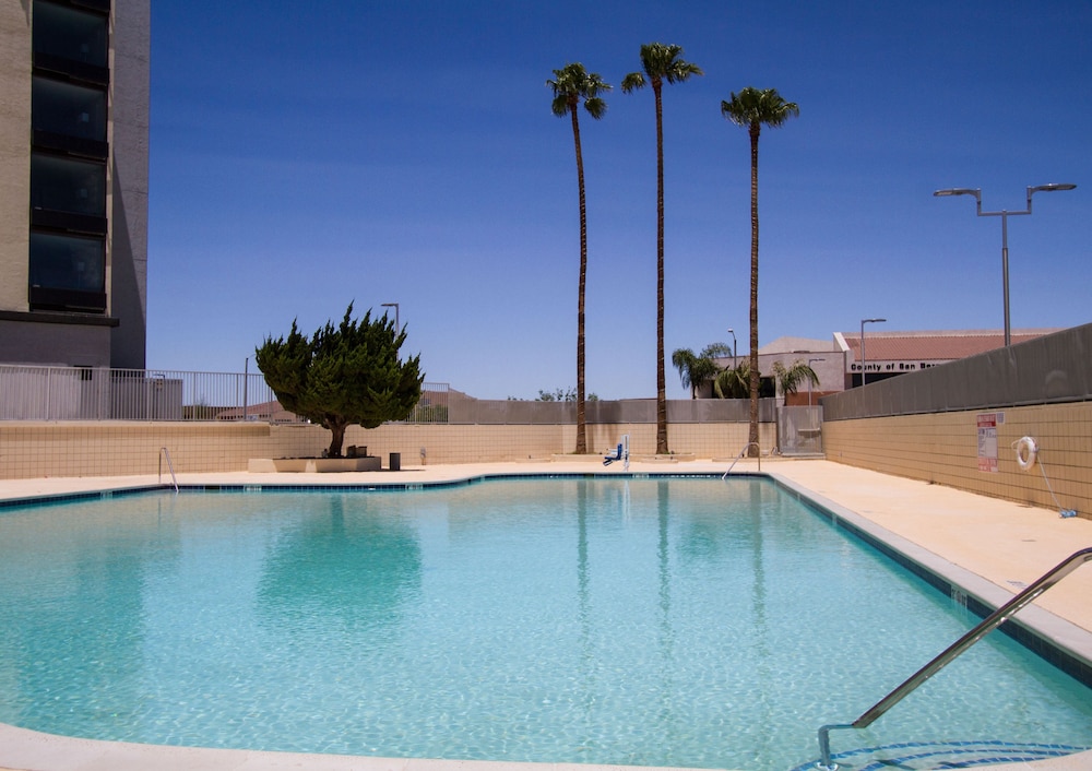 HOLIDAY INN VICTORVILLE 3/77
