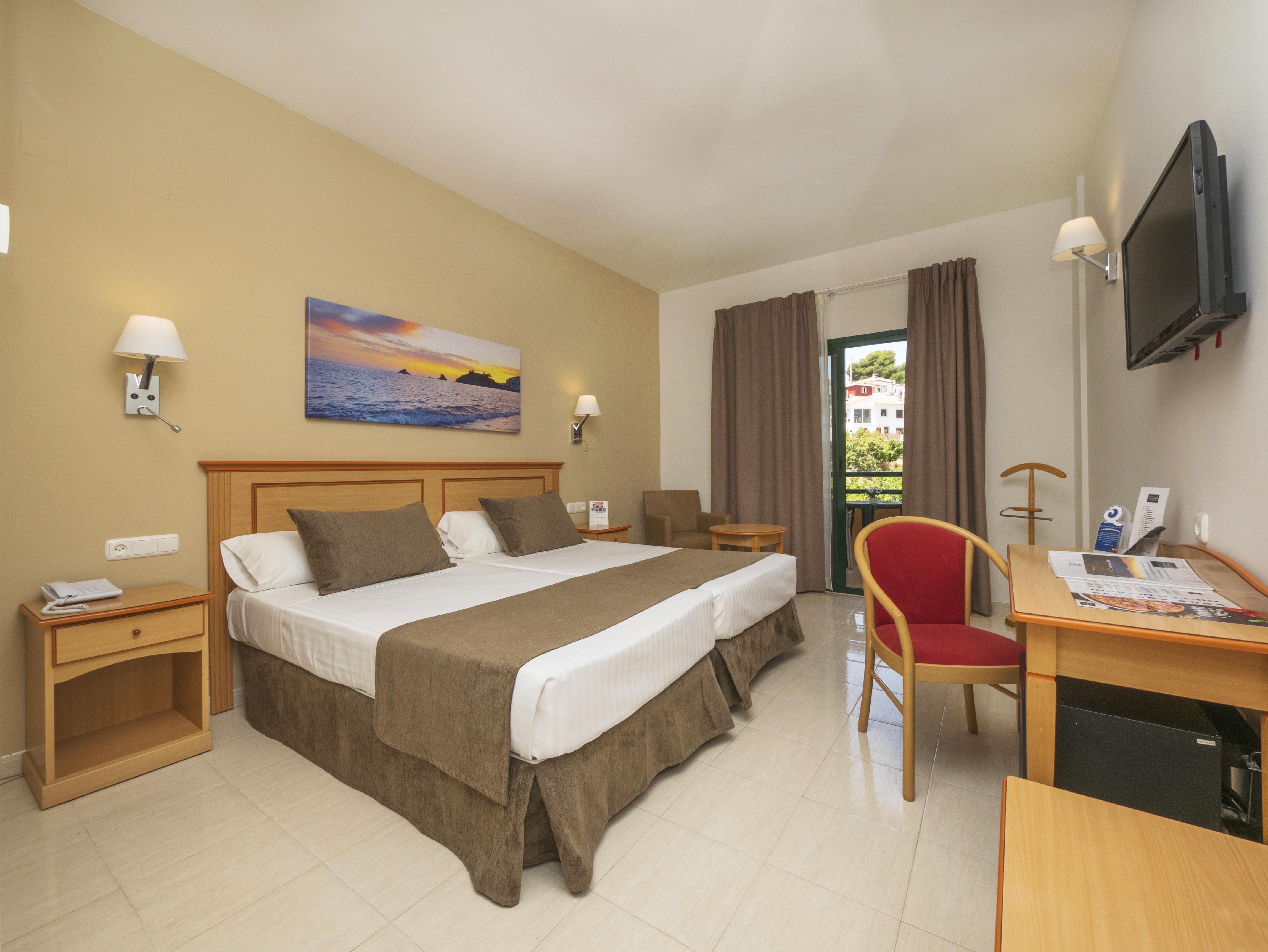 Standard, Double Bed, Pool View, Balcony or Terrace