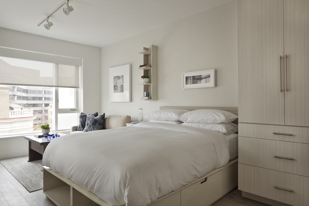 Placemakr Dupont Circle 8/64