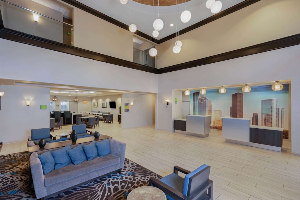 La Quinta Inn & Suites by Wyndham Houston Energy Corridor 11/61