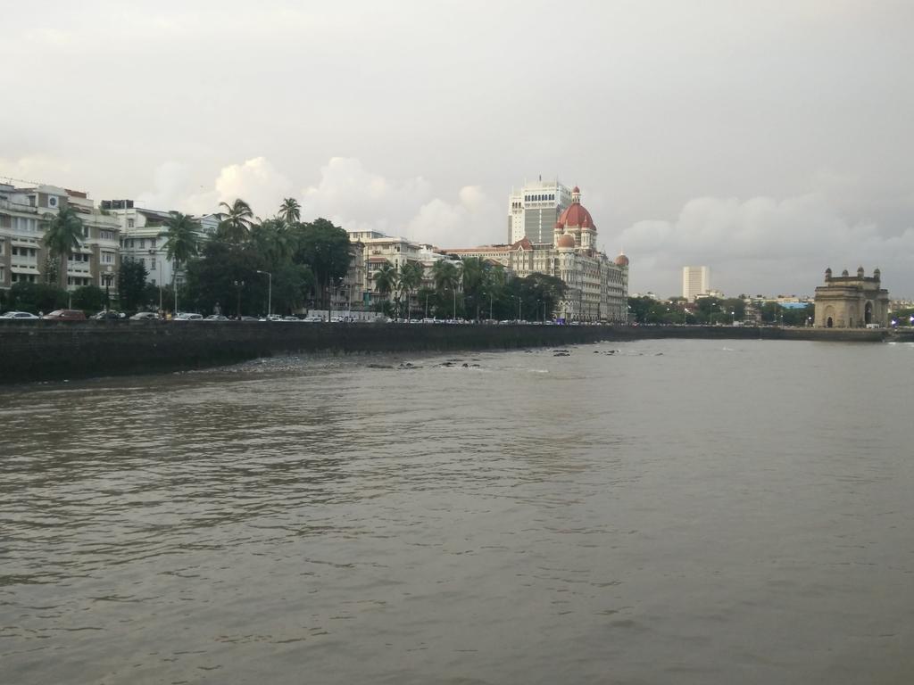 Strand Hotel 37/42