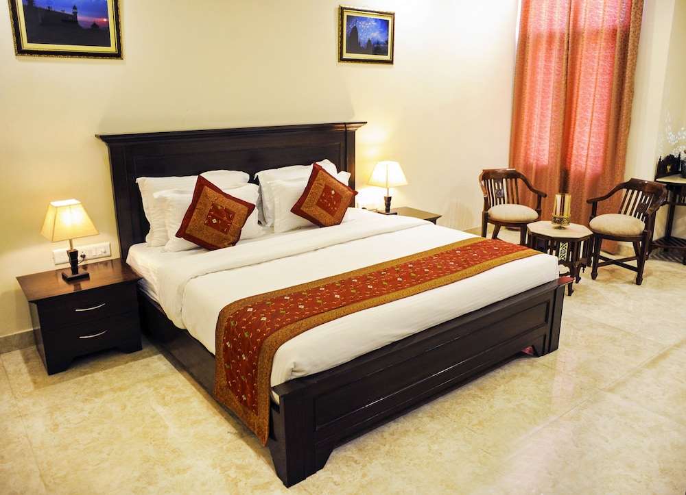 DELUXE, DOUBLE BED