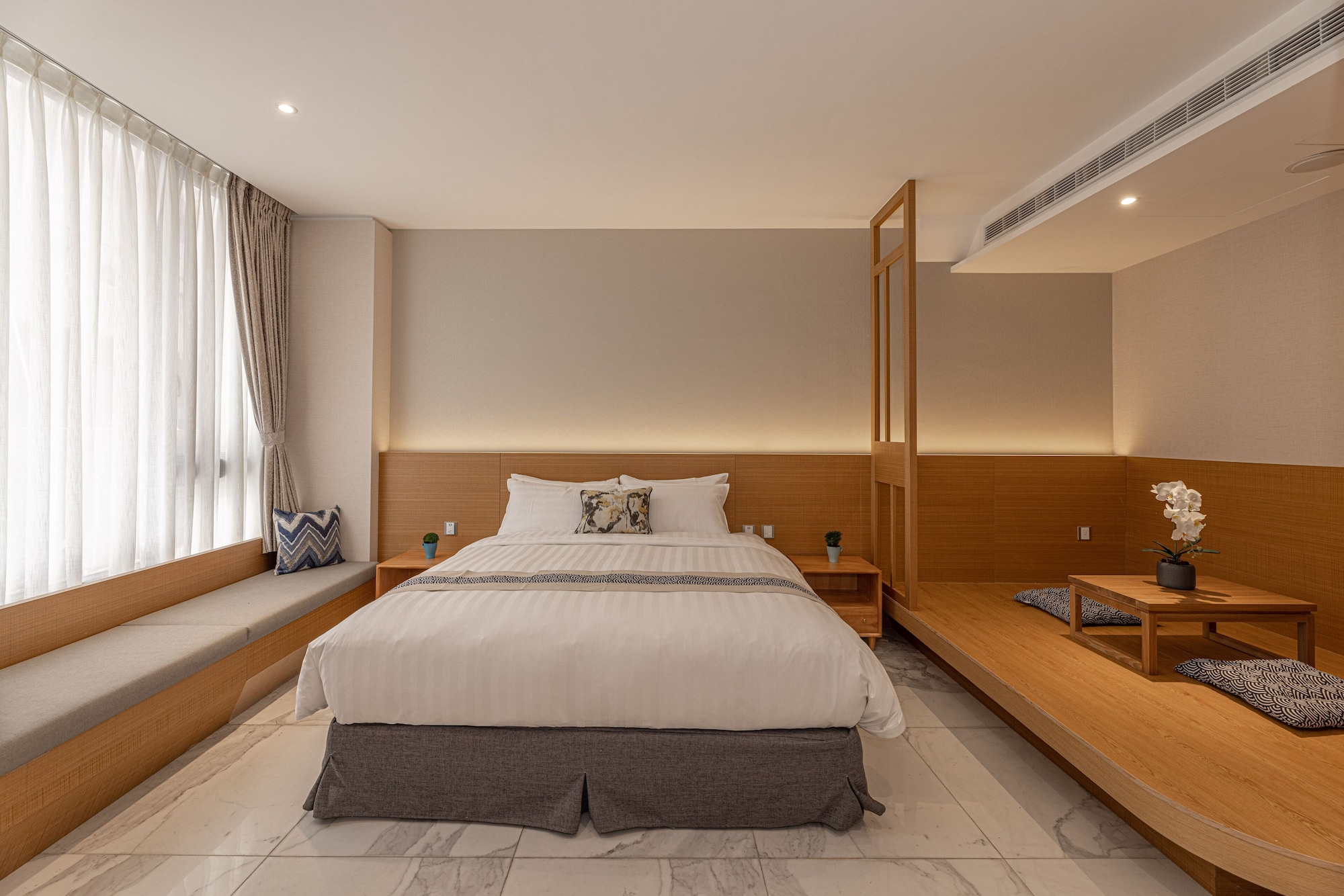 ROOM, DOUBLE BED, CITY VIEW