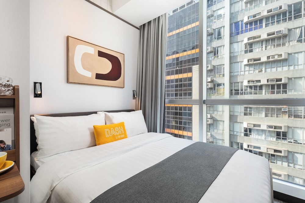 SUPERIOR, QUEEN BED
