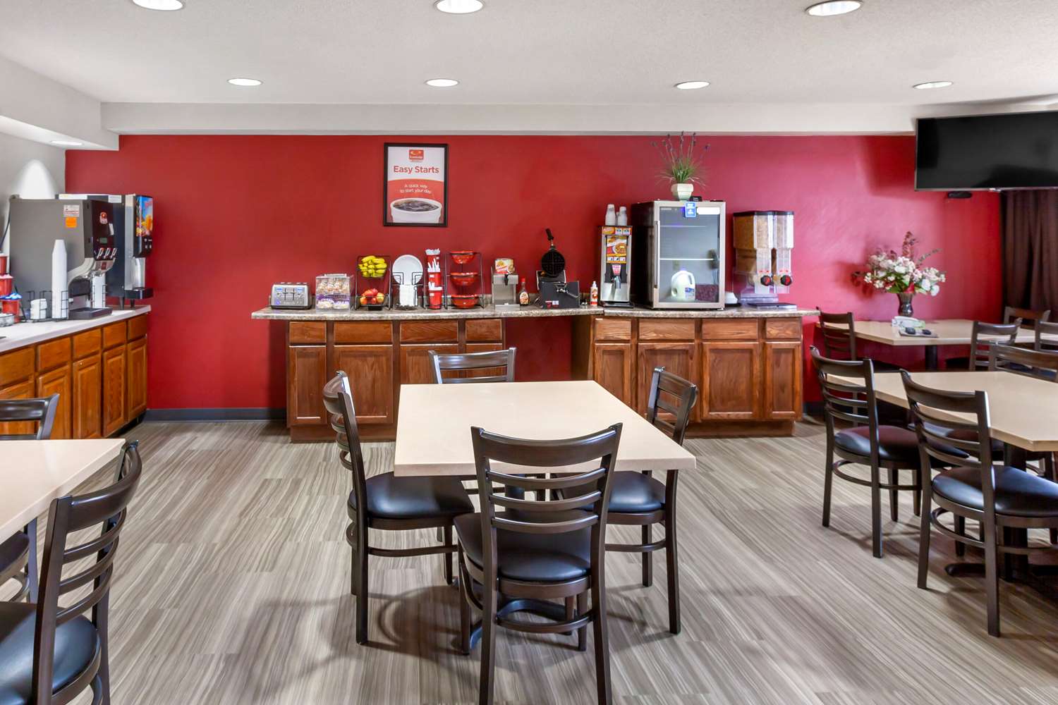 Econo Lodge Inn and Suites Oconto WI 26/30