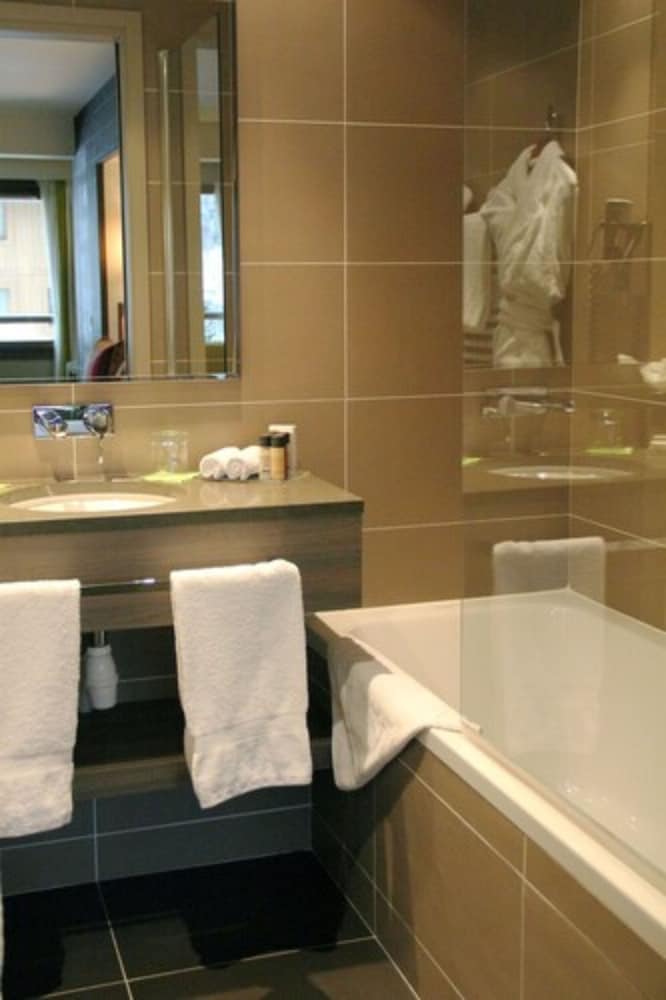 Charme, Twin Beds، Hotel Le Savoy Meribel 3/3