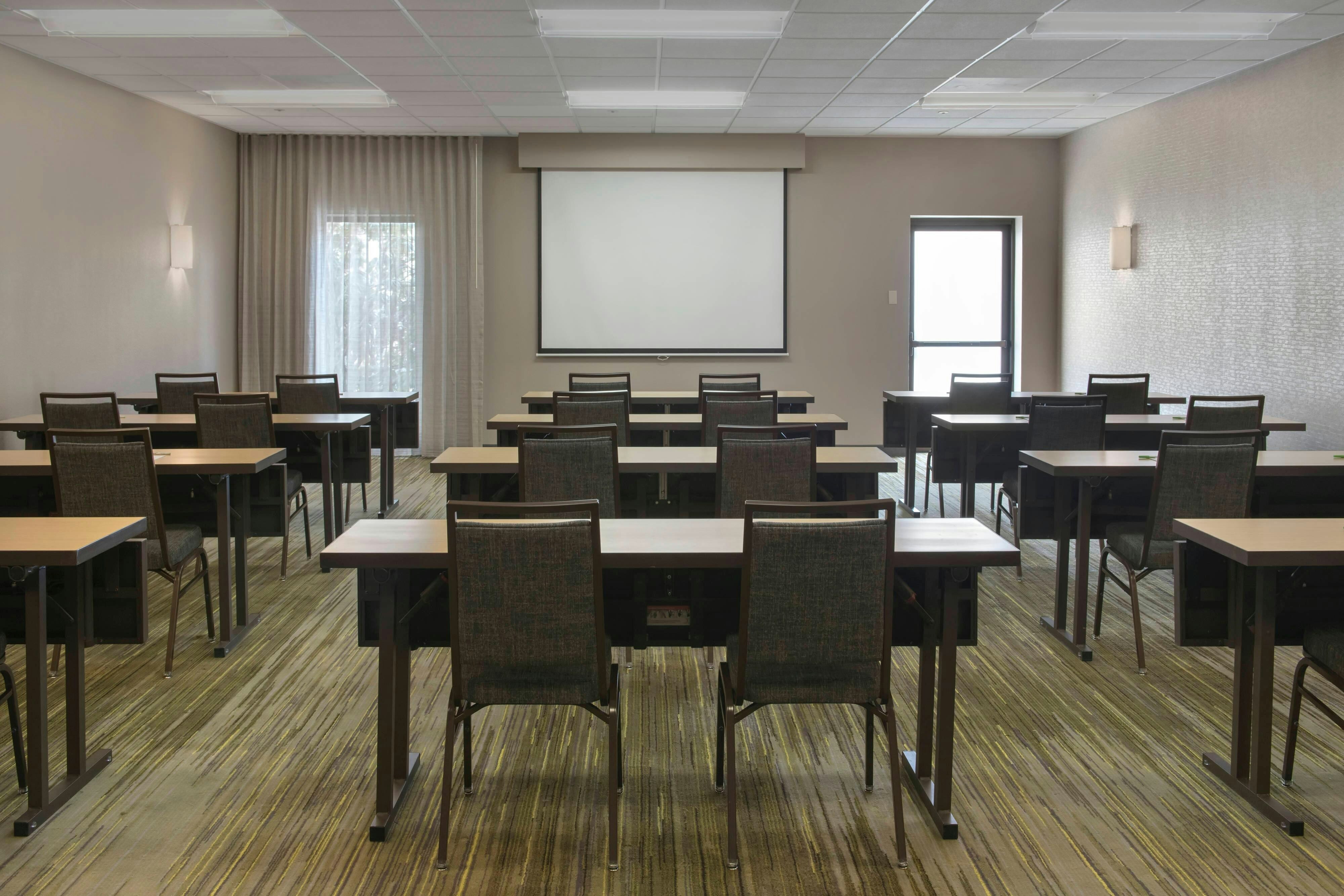Courtyard By Marriott Boston Norwood Canton 13/14