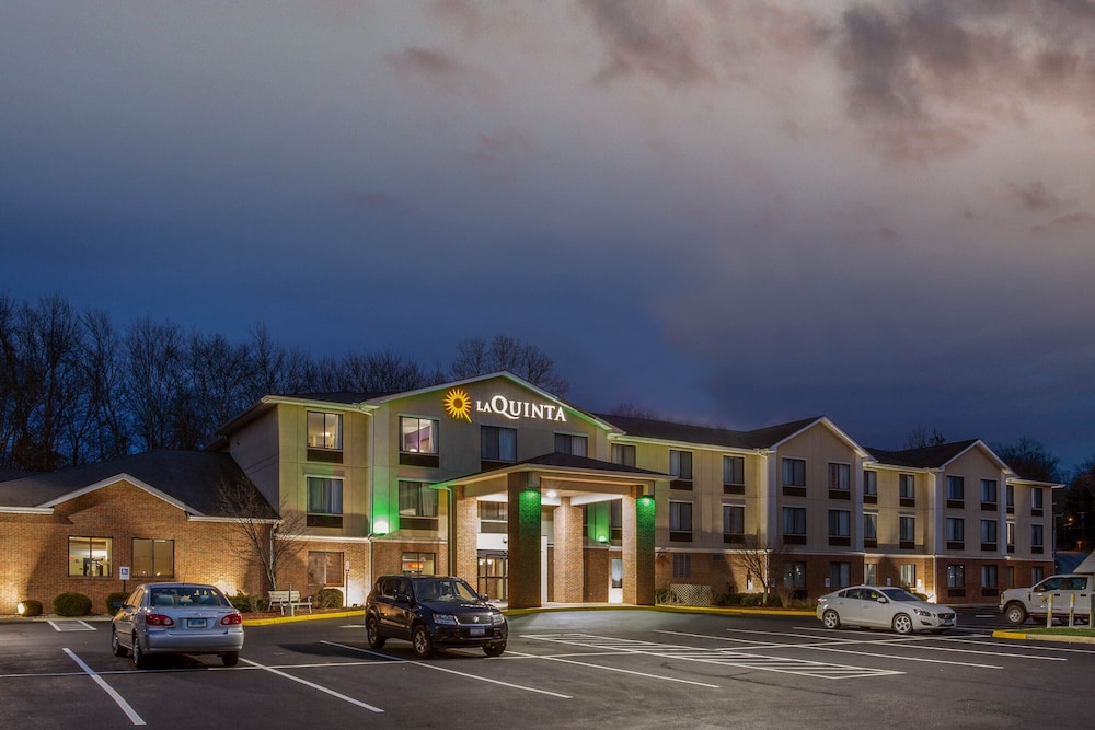 La Quinta Inn & Suites by Wyndham Norwich-Plainfield-Casino 1/33