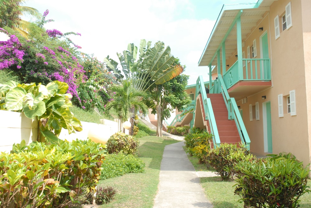 BIRD ROCK BEACH HOTEL 1/47