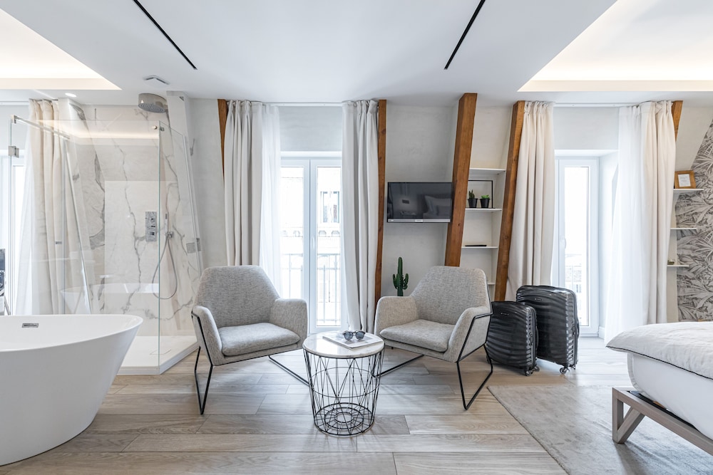 Le Dortoir Multi Storey Luxury Suites 32/50