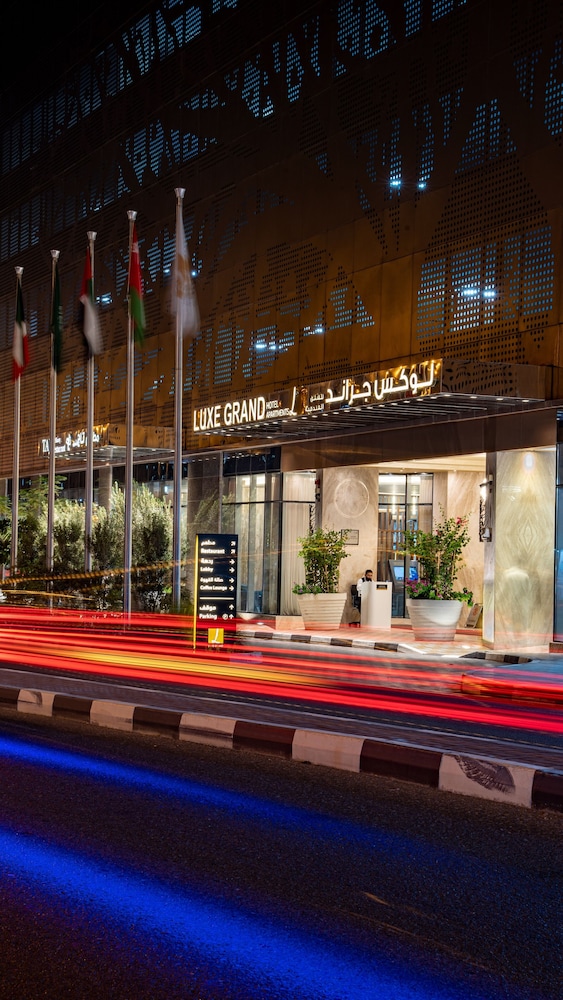 Luxe Grand Hotel Apartments 11/113