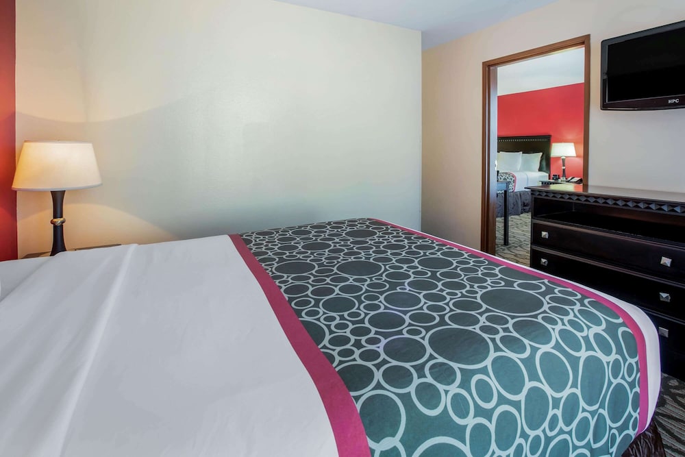 La Quinta Inn & Suites by Wyndham Dallas Mesquite 10/67