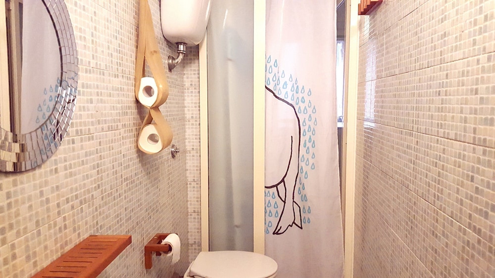ROOM, TWIN BEDS, SHARED BATHROOM
