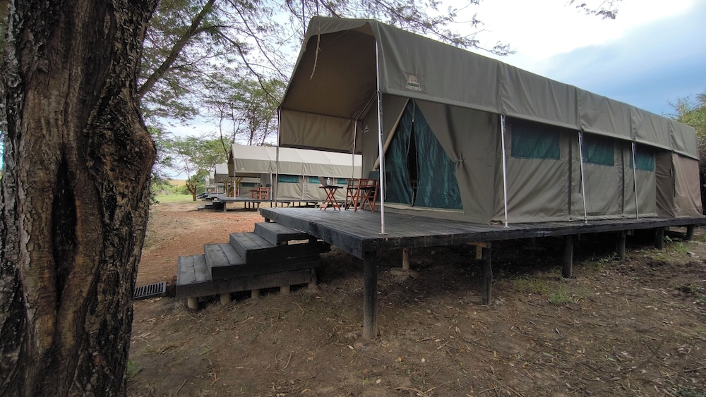 Julia's River Camp 13/50