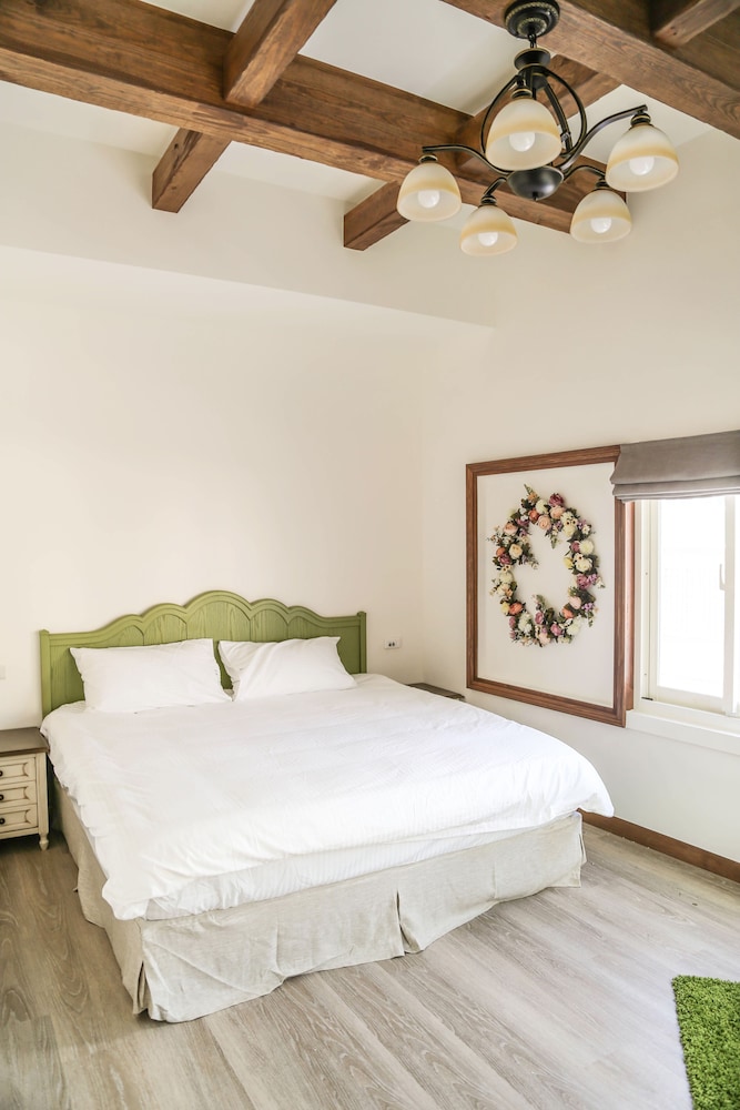 ELITE, QUEEN BED, CITY VIEW