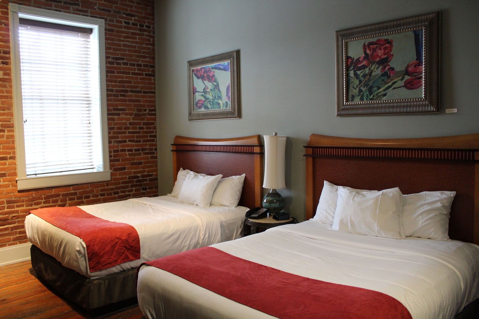 DELUXE, 2 QUEEN BEDS