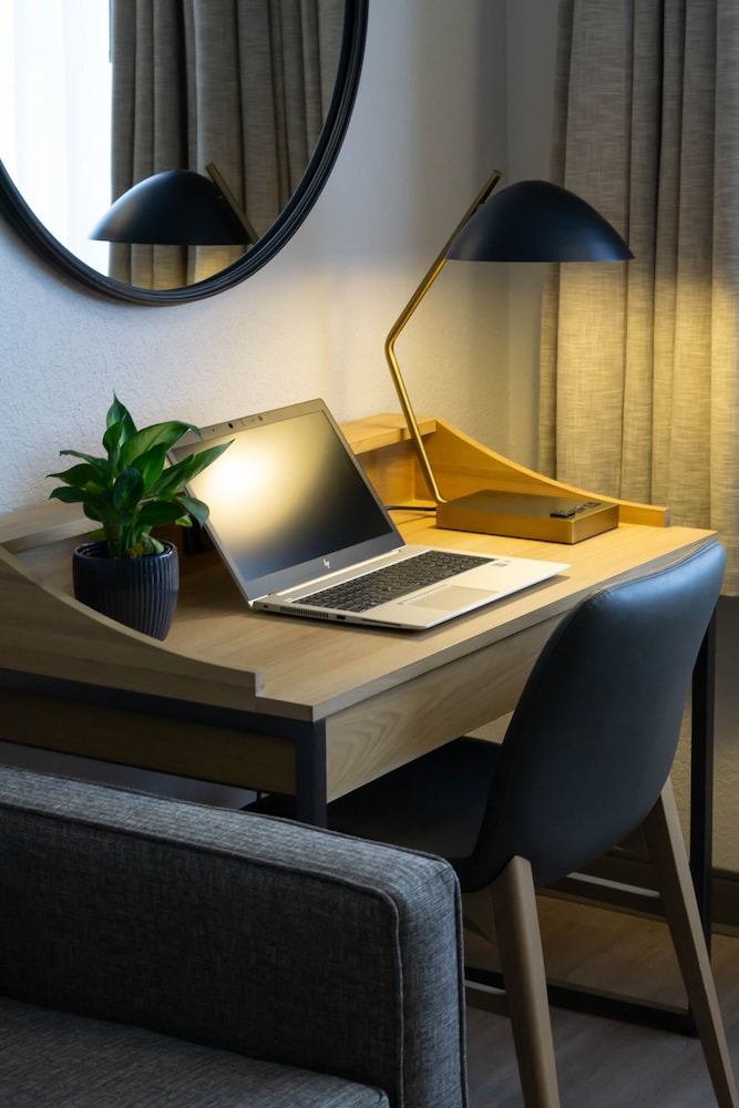 Oxford Suites Redding 55/64