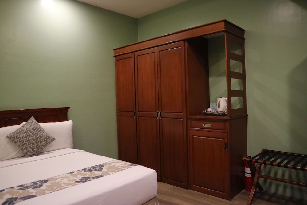 Paragon Hotel And Suites 17/50