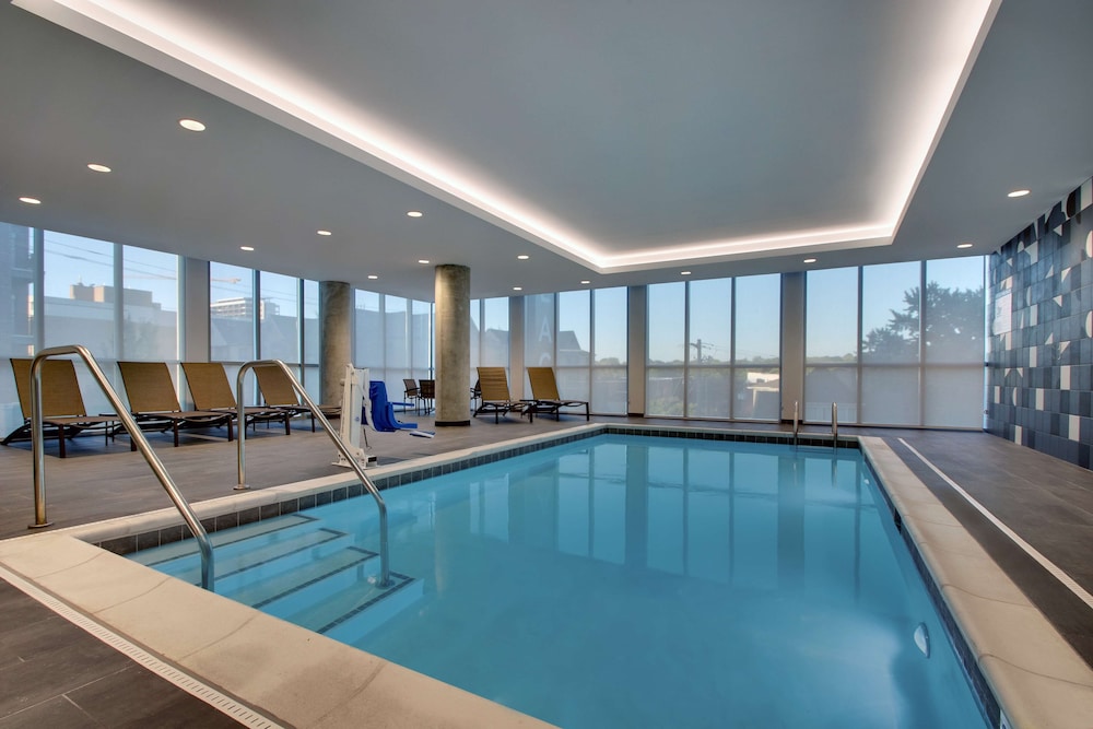 Hyatt Place Iowa City Downtown 25/44