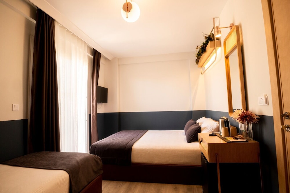 Urla 1867 Hotel 12/50