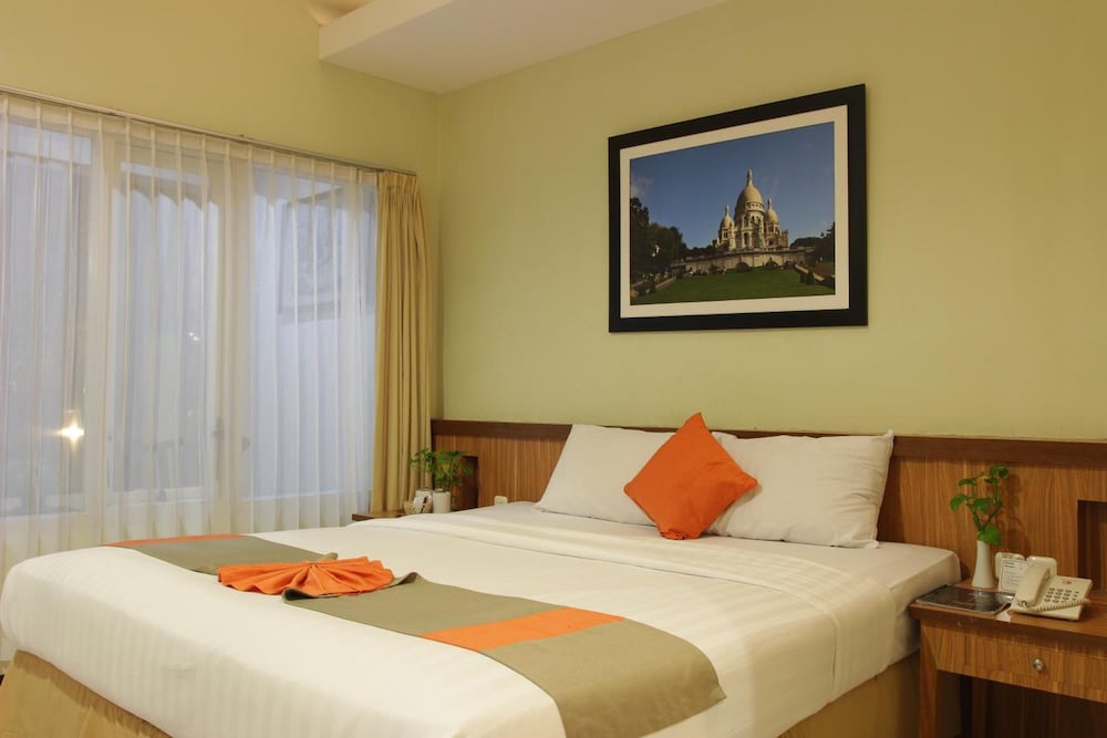 Hotel Catur 10/25