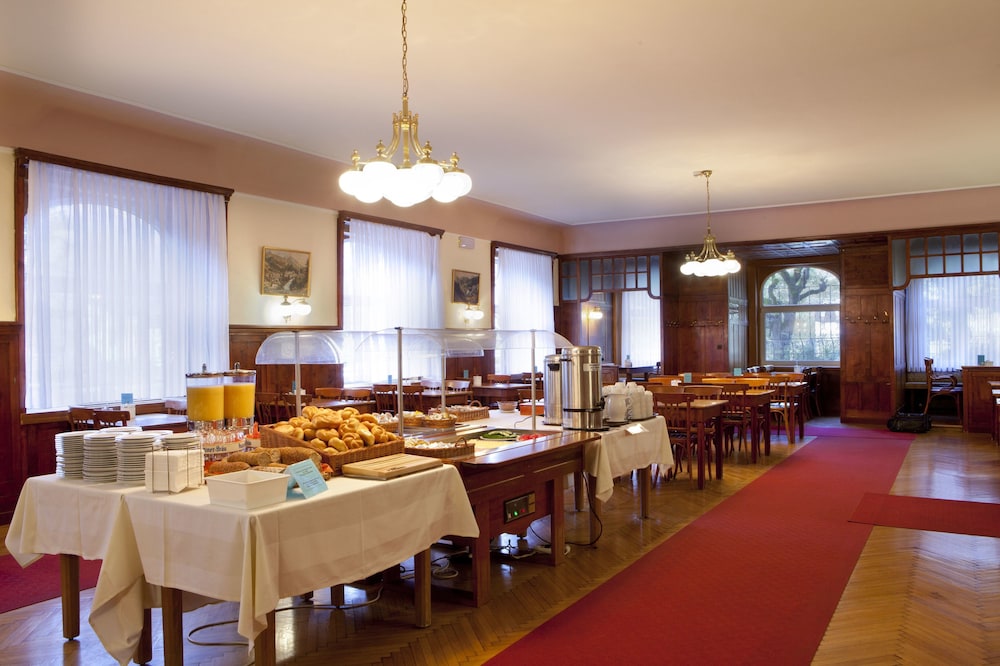 Euro Youth Hotel & Krone 47/66