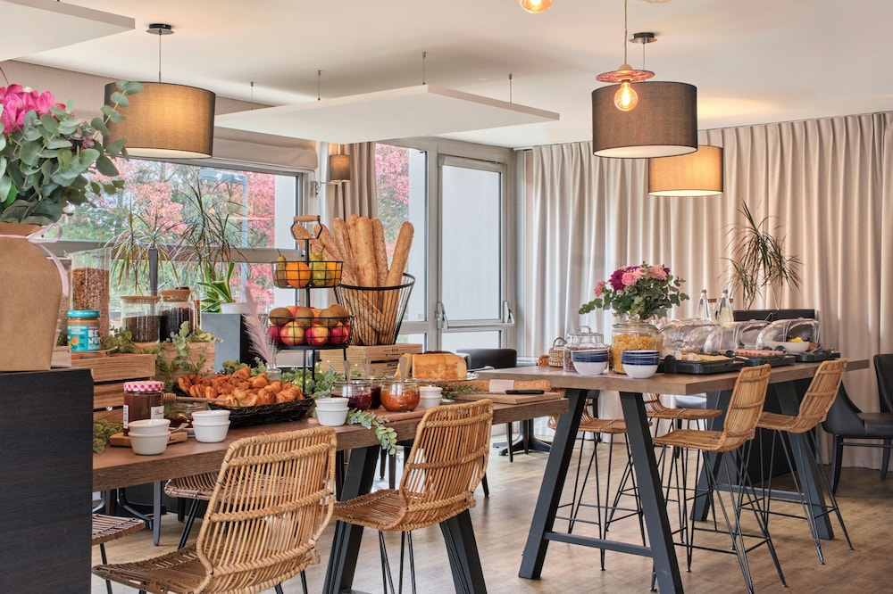 LOGIS BEAUJOIRE HOTEL 24/37