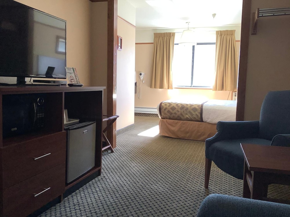 Luxury Inn And Suites 47/75
