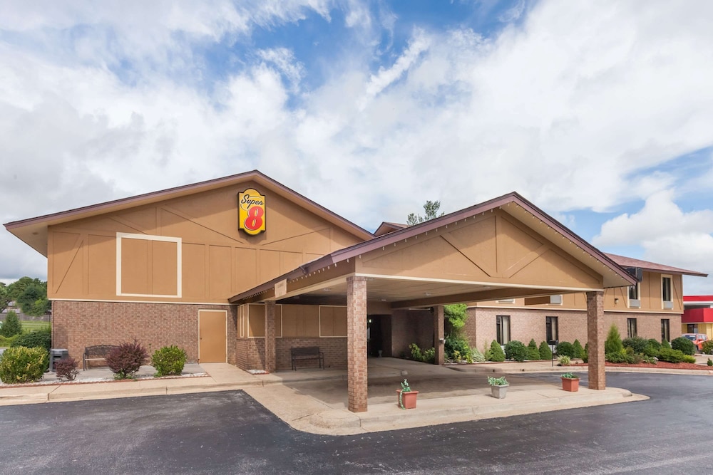 Super 8 by Wyndham Harrison AR 3/32