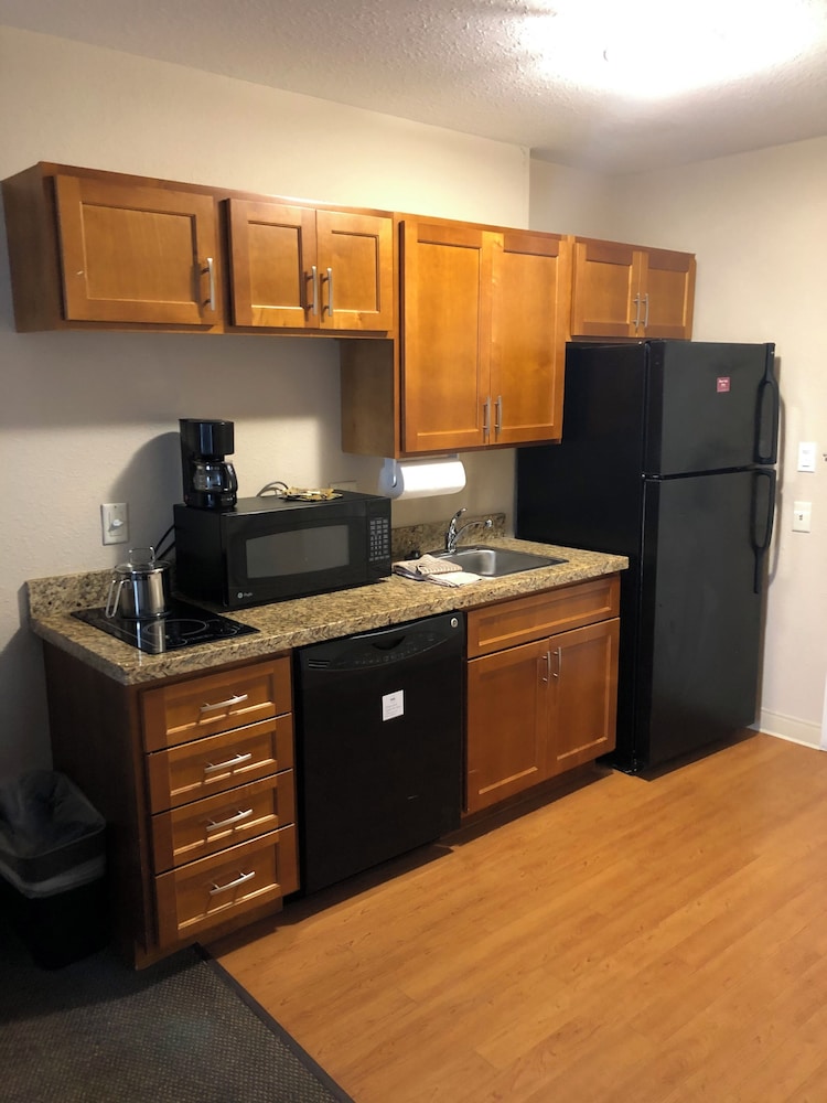 Candlewood Suites Indianapolis East 44/52