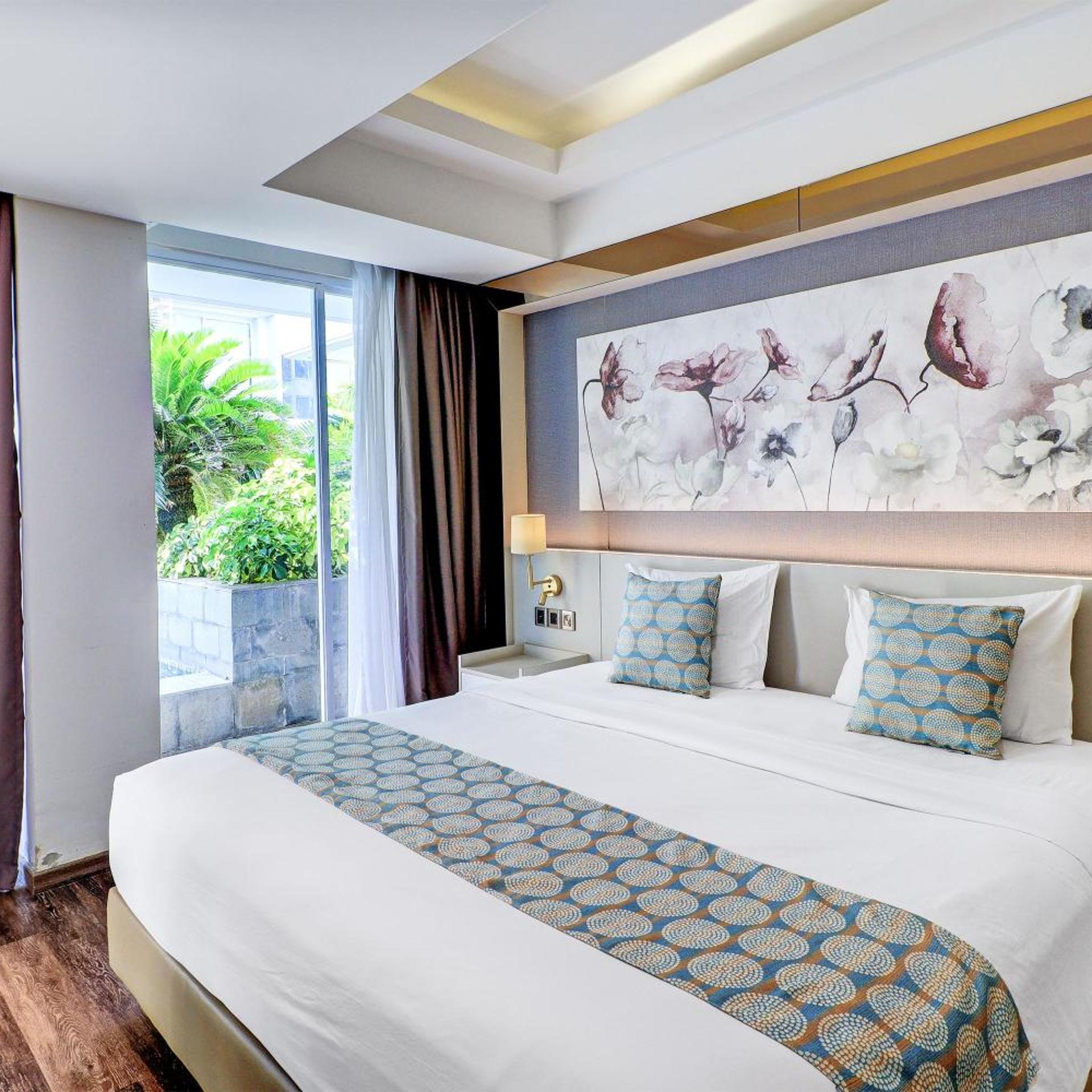 Junior Suite, Pool View