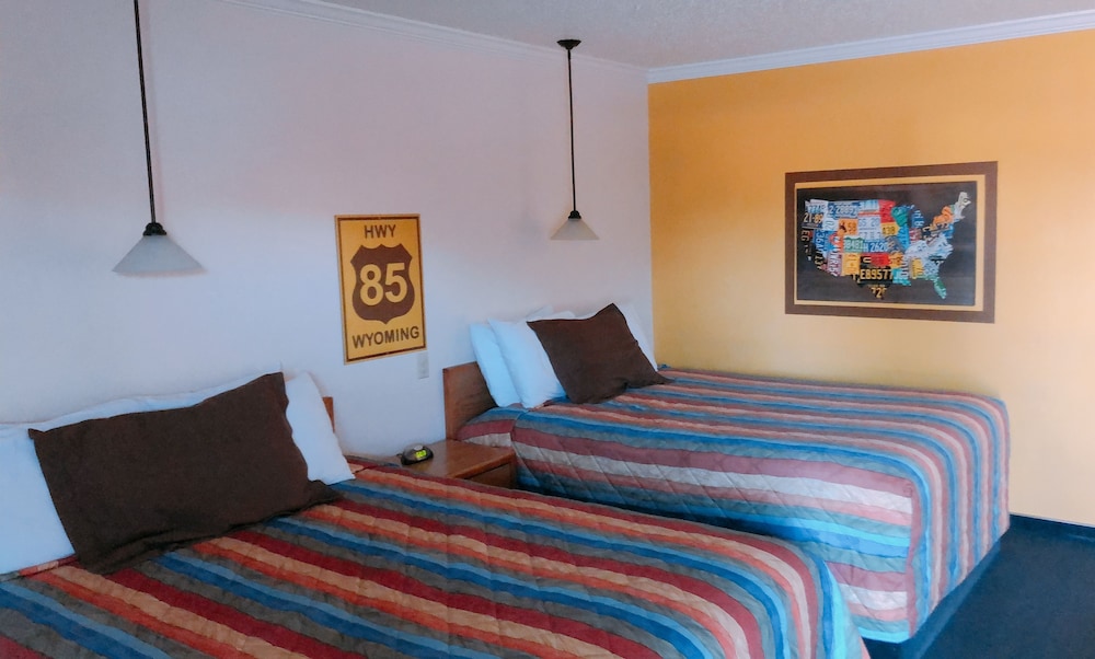 Covered Wagon Motel (ex Rodeway Inn Lusk) 7/50