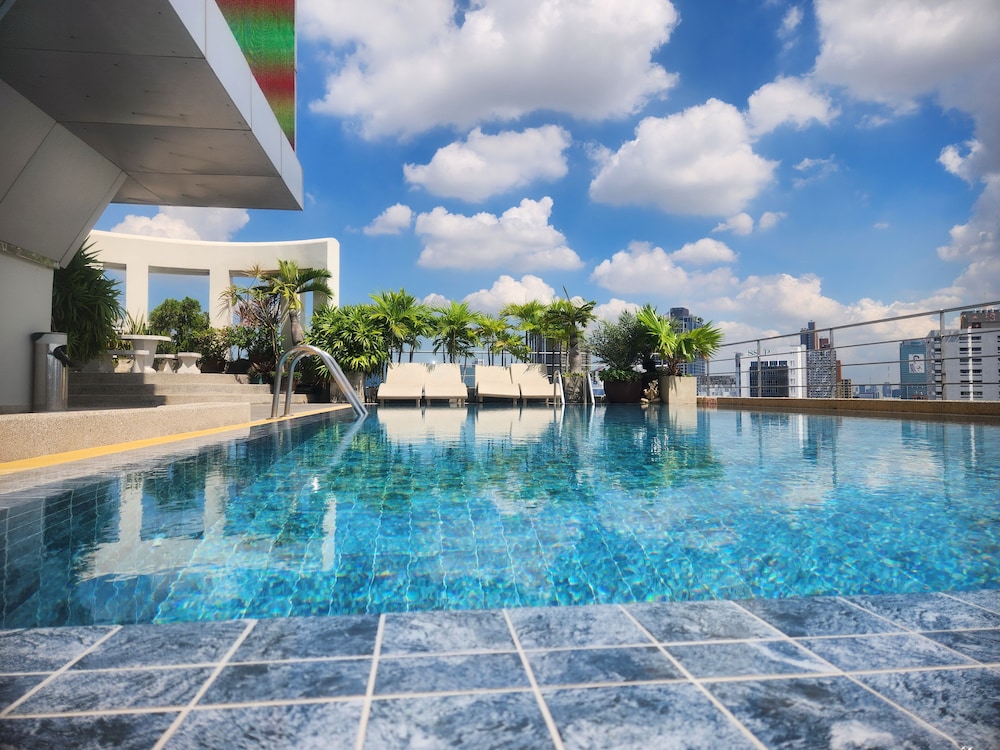 Interchange Tower Serviced Apartment 23/49