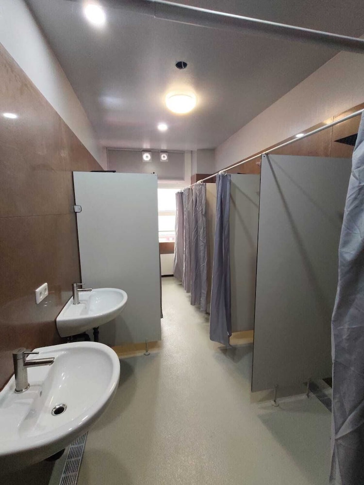 Low Budget Hostel 26/53