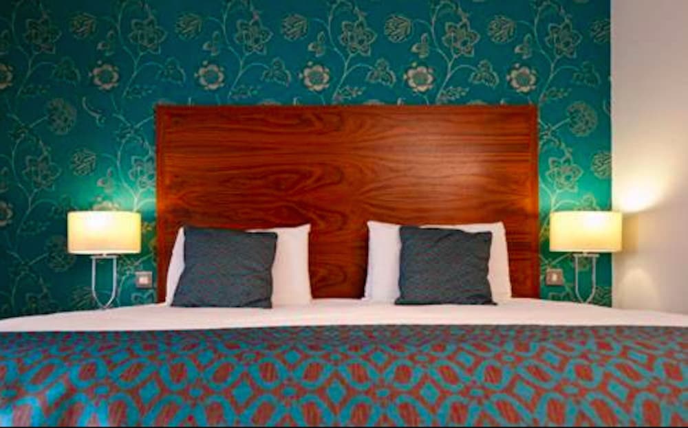 The Boleyn Hotel 5/50