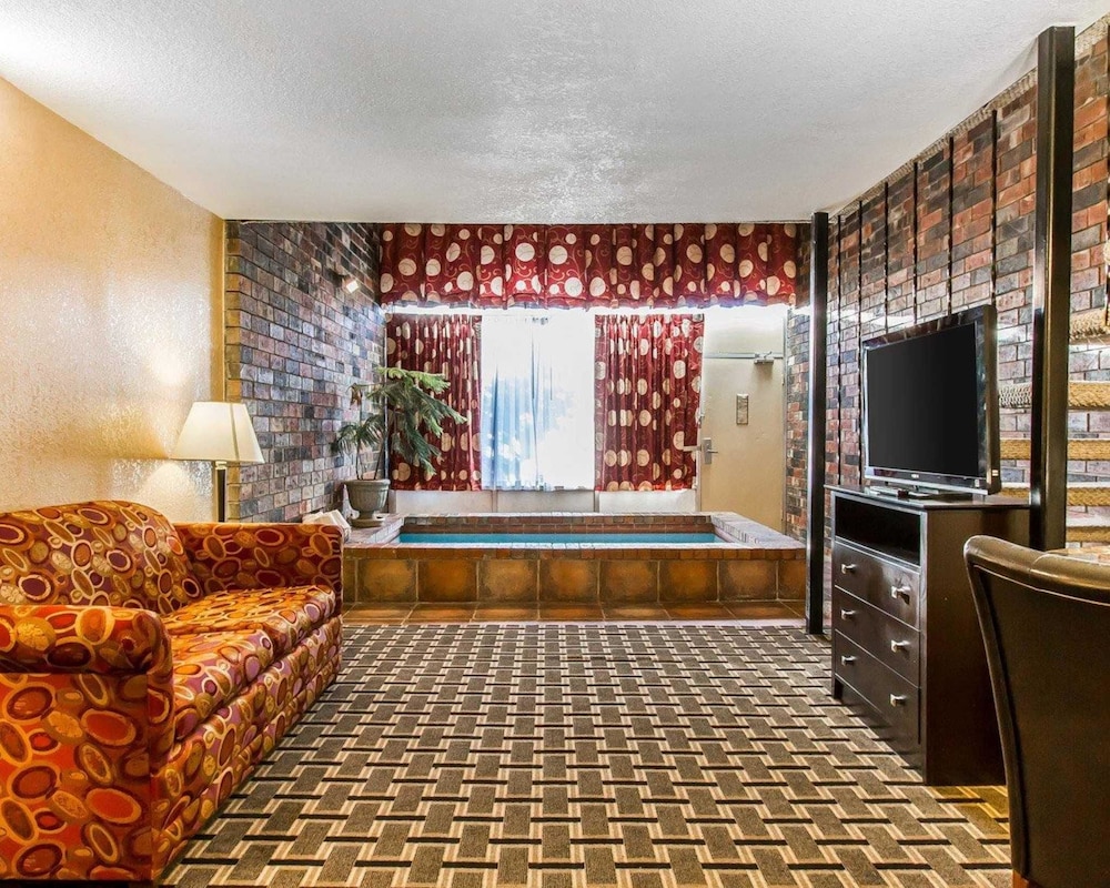 Quality Inn Ada near University 11/43