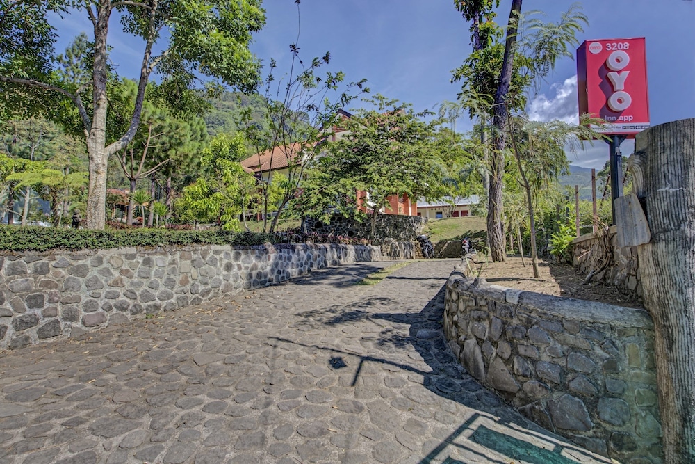 Hotel O Villa Inn App Trawas Bintaro Syariah 20/28