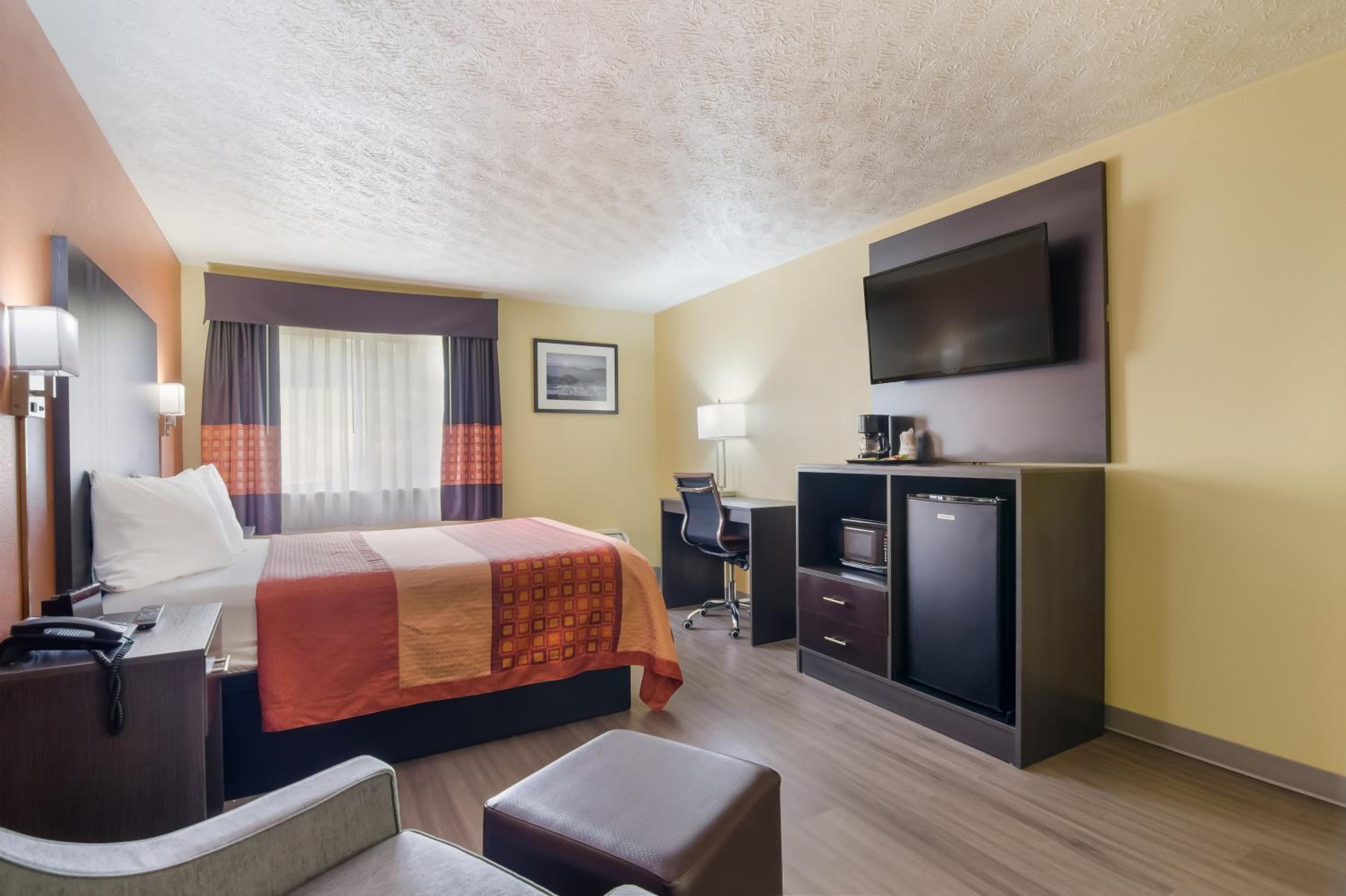 غرفة بسرير كوين، Americas Best Value Inn & Suites Independence Va 3/5