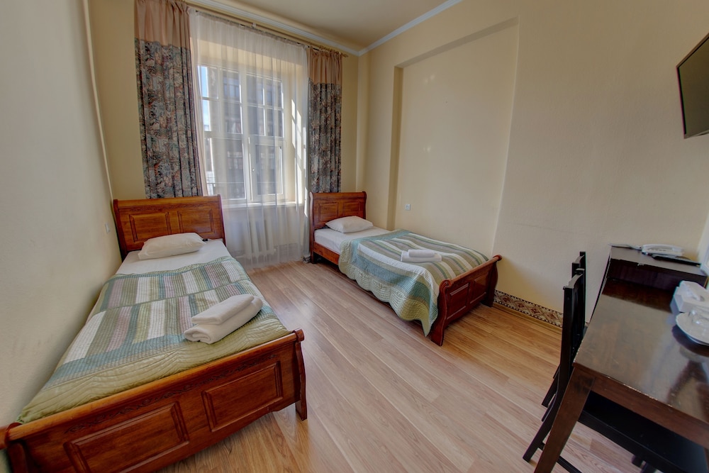 ROOM, TWIN BEDS