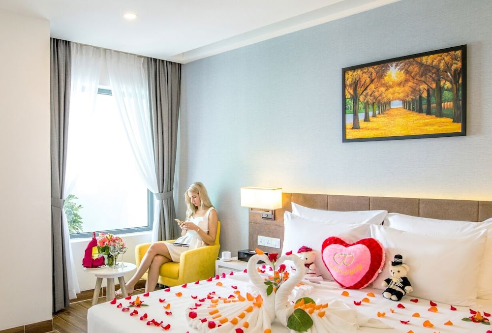 Senior, Queen Bed, Sea View, Hon Chong Retreat Nha Trang 6/10