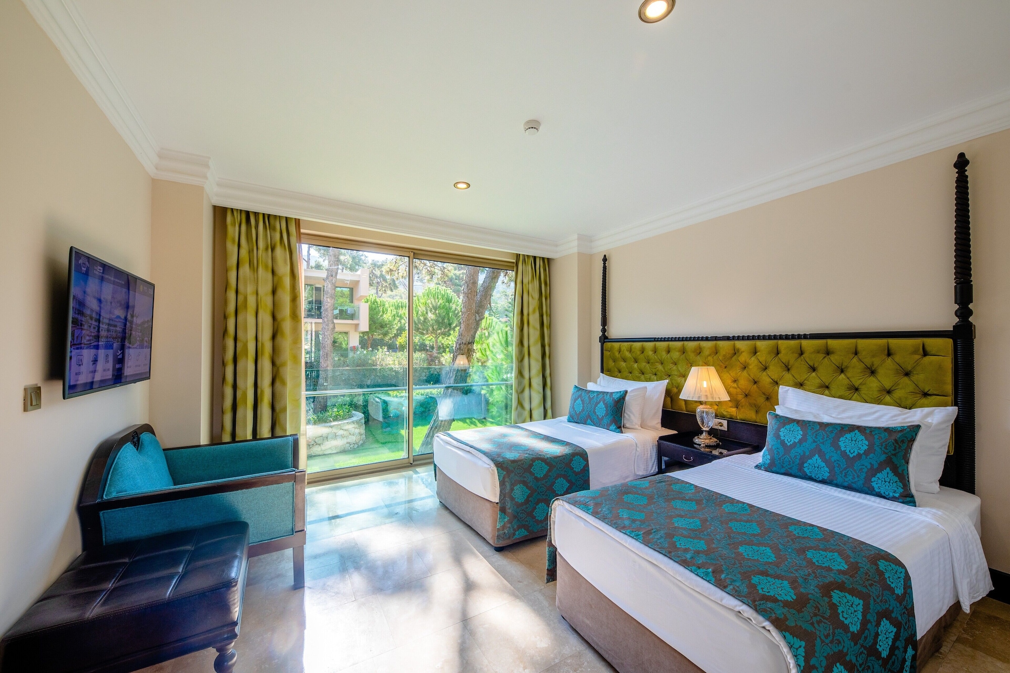 Garden, Twin Beds