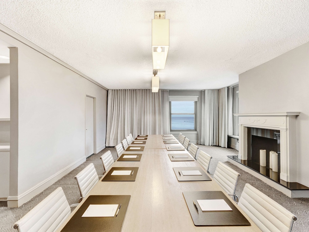 The Chicago Hotel Collection Ambassador Gold Coast 48/57
