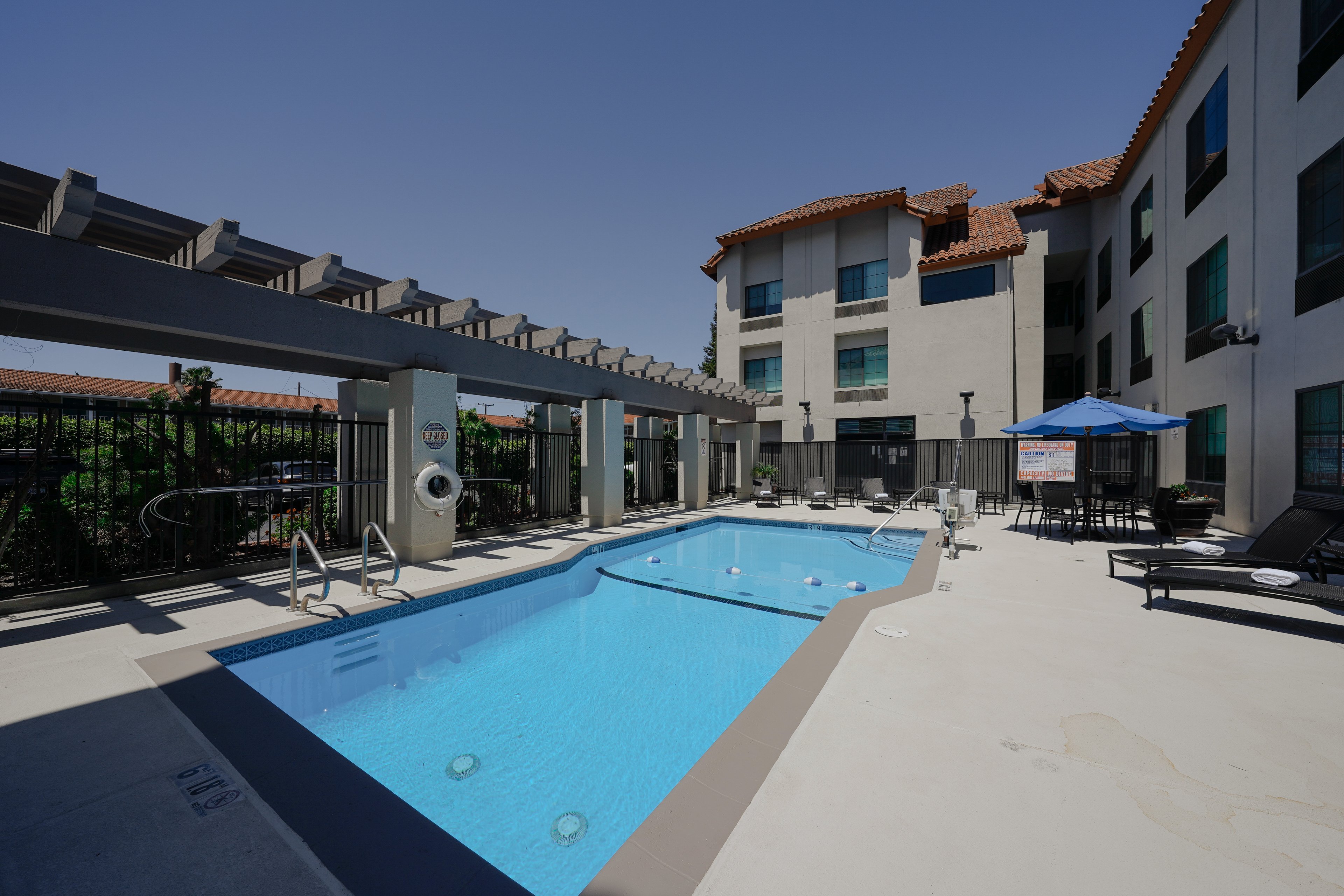 Holiday Inn Express Hotel Suites Santa Clara Silicon Valley 67/75