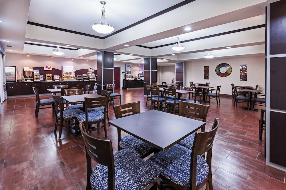 Holiday Inn Express Hotel And Suites Cleveland 37/55