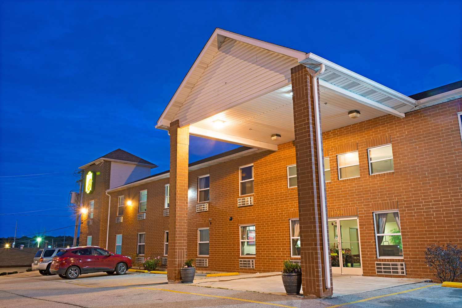 Super 8 By Wyndham St. Louis Airport 2/17