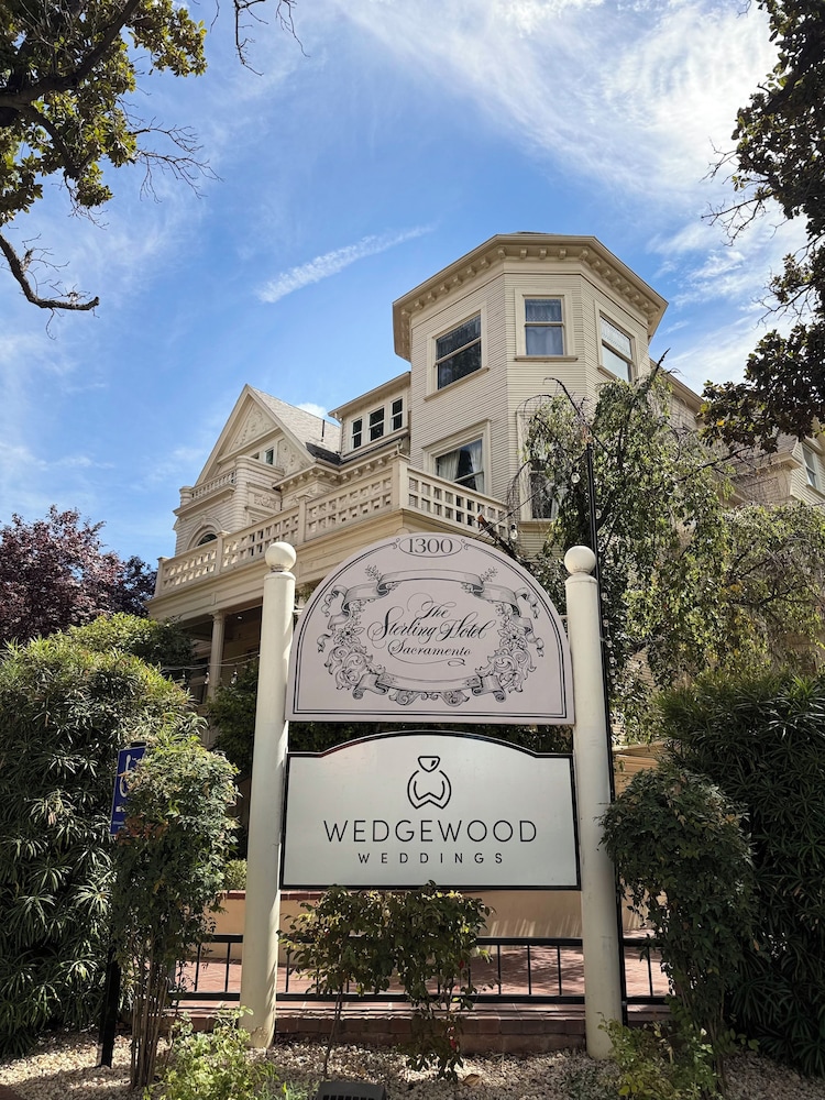 The Sterling Hotel 2/56