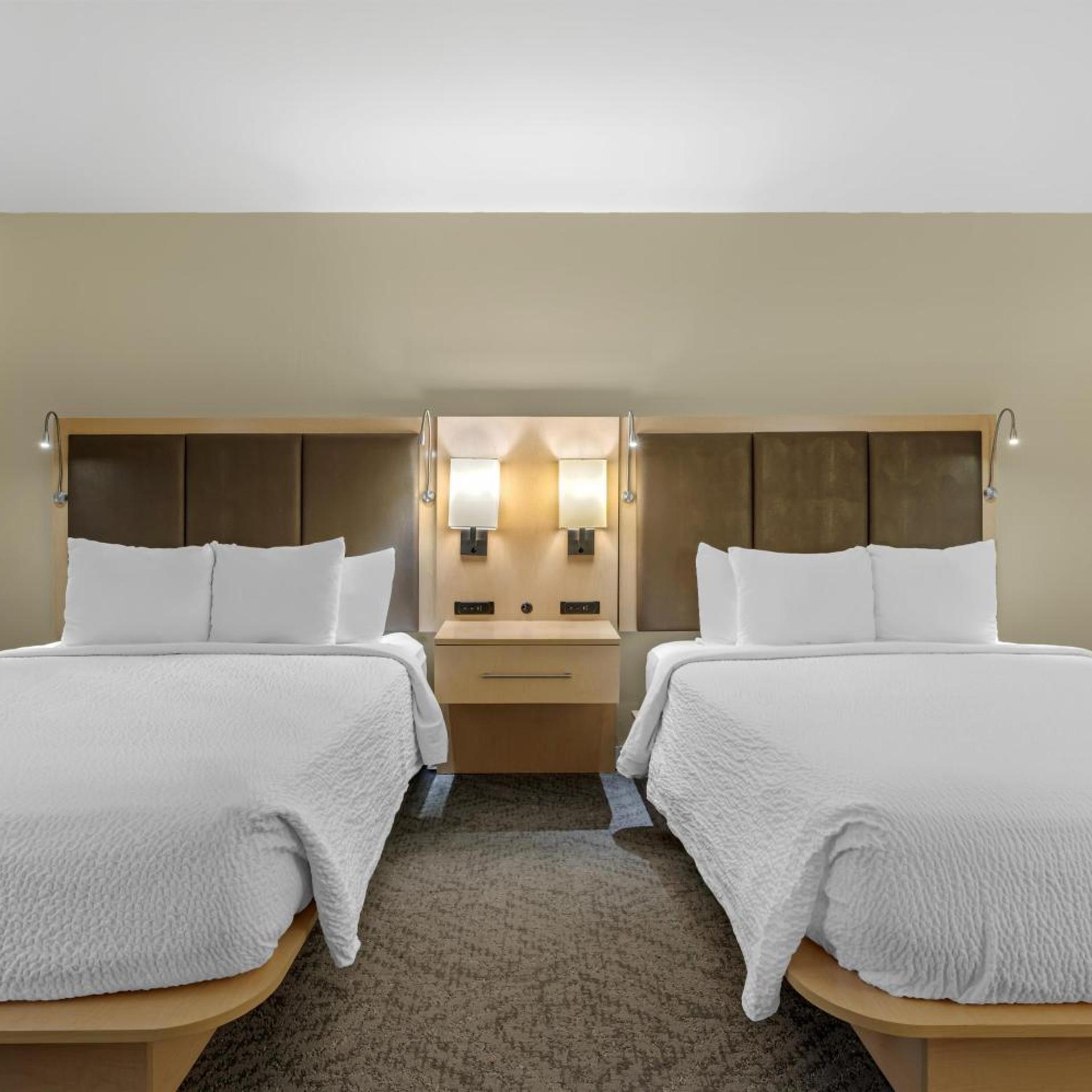 جناح بسريرين كوين لذوي الإعاقة، Best Western Plus South Coast Inn 4/7